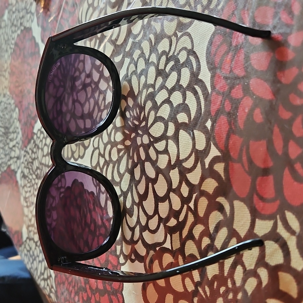 NWOT William Rast Sunglasses - Picture 2 of 7